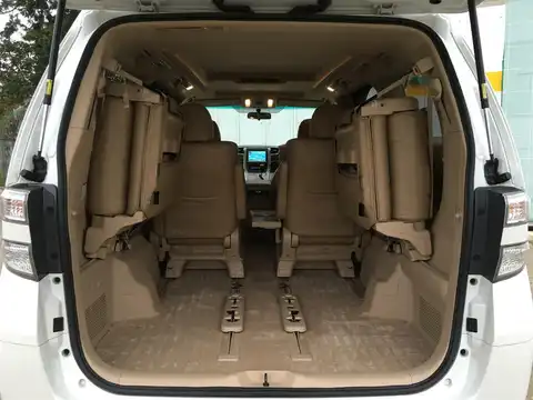 カタログ画像：ヴェルファイアハイブリッド （VELLFIRE HYBRID） ハイブリッドＸ サイドリフトアップシート装着車 2011年11月 DAA-ATH20W 2400cc ホワイトパールクリスタルシャイン 燃費16.2km / l 内装