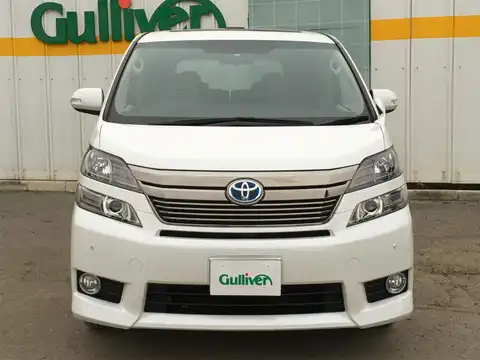 カタログ画像：ヴェルファイアハイブリッド （VELLFIRE HYBRID） ハイブリッドＸ サイドリフトアップシート装着車 2011年11月 DAA-ATH20W 2400cc ホワイトパールクリスタルシャイン 燃費16.2km / l フロント