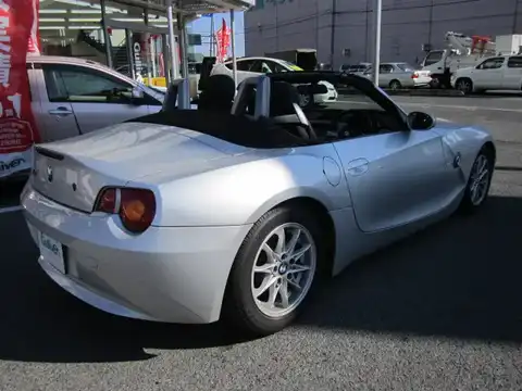 カタログ画像：Ｚ４ （Z4） ２．２ｉ 2004年6月 GH-BT22 2200cc チタン・シルバー（メタリック・カラー） 燃費9.5km / l バック