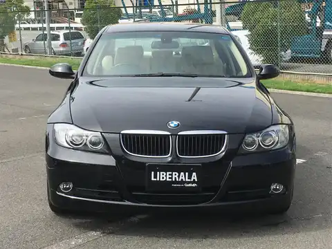 カタログ画像：３シリーズ （3 SERIES） ３２０ｉ ハイラインパッケージ 2010年5月 LBA-PG20G 2000cc ブラック・サファイア（メタリック・カラー） 燃費16.0km / l フロント