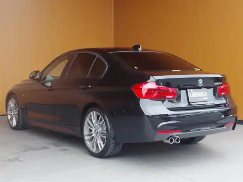 カタログ画像：３シリーズ （3 SERIES） ３２０ｉ Ｍスポーツ 2018年1月 DBA-8A20 2000cc ブラック・サファイア 燃費15.7km / l バック