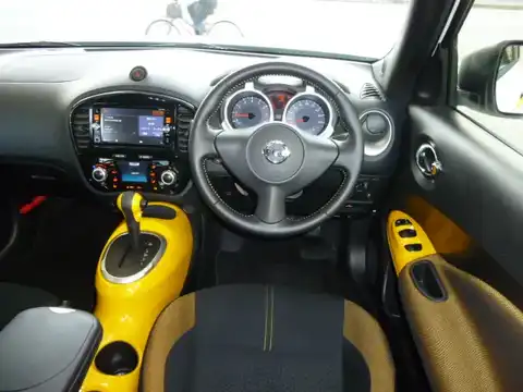 カタログ画像：ジューク （JUKE） １５ＲＸ パーソナライゼーション 2014年7月 DBA-YF15 1500cc ブリリアントホワイトパール（３Ｐ） 燃費18.0km / l 内装