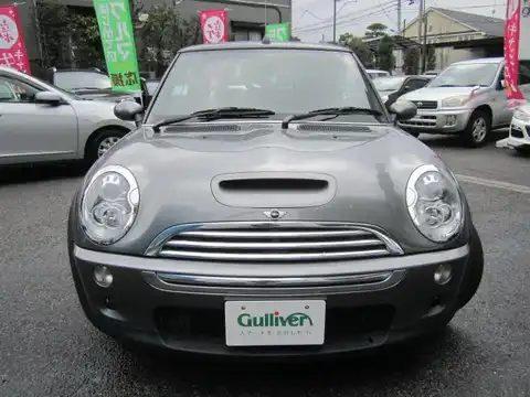 カタログ画像：ＭＩＮＩ （MINI） クーパーＳ コンバーチブル 2005年9月 GH-RH16 1600cc ピュア・シルバー（メタリック）ｏｒダーク・シルバー（メタリック） 燃費11.2km / l フロント