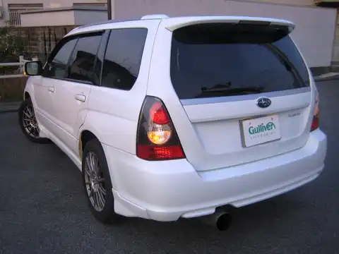 カタログ画像：フォレスター （FORESTER） クロススポーツＳエディション 2006年2月 TA-SG5 2000cc ピュアホワイト 燃費12.2km / l バック