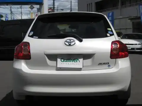 カタログ画像：オーリス （AURIS） １５０Ｘ 2008年12月 DBA-NZE154H 1500cc ホワイトパールクリスタルシャイン 燃費15.4km / l バック