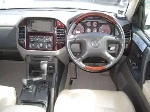 カタログ画像：パジェロ （PAJERO） ロング スーパーエクシード 1999年9月 KH-V78W 3200cc ソフィアホワイト／サテライトシルバー・２トーン 内装