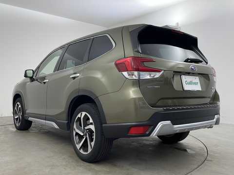 カタログ画像：フォレスター （FORESTER） ツーリング 2023年8月 5AA-SKE 2000cc オータムグリーン・メタリック 燃費14.0km / l バック