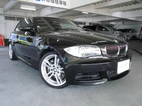 カタログ画像：１シリーズ （1 SERIES） １３５ｉ クーペ 2008年10月 ABA-UC35 3000cc ブラック・サファイア（メタリック・カラー） 燃費9.4km / l メイン（その他）