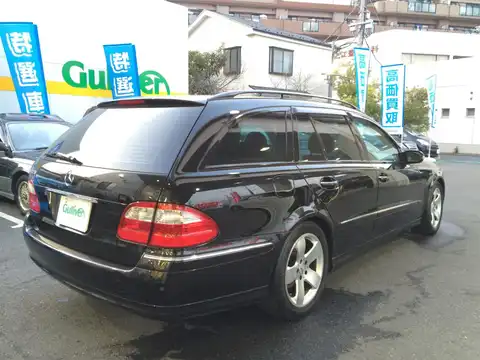 カタログ画像：Ｅクラスステーションワゴン （E-CLASS STATIONWAGON） Ｅ３２０ ステーションワゴン アバンギャルド 2004年7月 GH-211265C 3200cc メラナイトブラック（Ｍ） 燃費8.5km / l バック