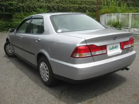 カタログ画像：アコード （ACCORD） ２．０ＶＴＳ レザーパッケージ 2001年5月 LA-CL3 2000cc サテンシルバー・メタリック 燃費12.4km / l バック