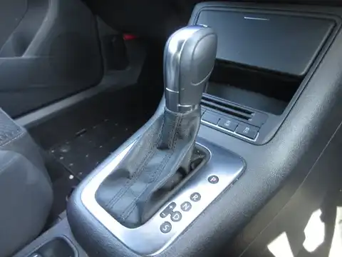 カタログ画像：ティグアン （TIGUAN） ＴＳＩ ブルーモーションテクノロジー Ｒラインパッケージ 2012年11月 DBA-5NCTH 1400cc ディープブラックパールエフェクト 燃費14.6km / l 内装