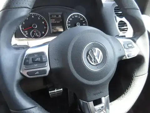 カタログ画像：ティグアン （TIGUAN） ＴＳＩ ブルーモーションテクノロジー Ｒラインパッケージ 2012年11月 DBA-5NCTH 1400cc ディープブラックパールエフェクト 燃費14.6km / l 内装