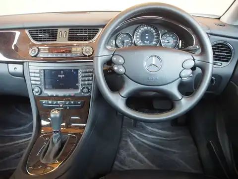 カタログ画像：ＣＬＳクラス （CLS-CLASS） ＣＬＳ３５０ スポーツパッケージ装着車 2008年1月 DBA-219356 3500cc ダイヤモンドホワイト（Ｍ） 燃費8.5km / l 内装