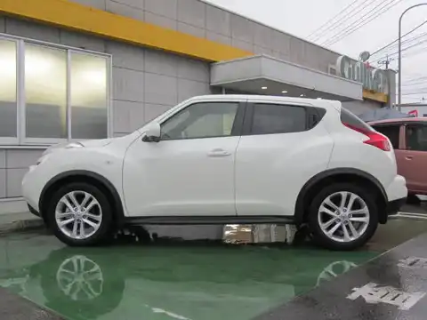 カタログ画像：ジューク （JUKE） １５ＲＸ アーバンセレクション 2014年4月 DBA-YF15 1500cc ブリリアントホワイトパール（３Ｐ） 燃費18.0km / l 外装