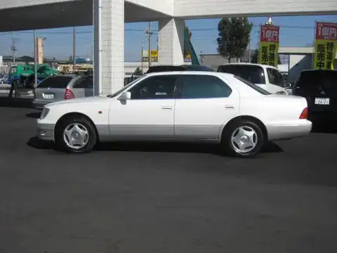 カタログ画像：セルシオ （CELSIOR） Ｂ仕様 ｅＲバージョン装着車 1997年7月 E-UCF20 4000cc ホワイトパールマイカトーニングＧ 燃費8.2km / l 外装