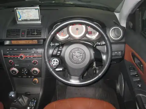 カタログ画像：アクセラスポーツ （AXELA SPORT） ２３Ｈ 2005年11月 CBA-BK3P 2300cc ブラックマイカ 燃費11.6km / l 内装