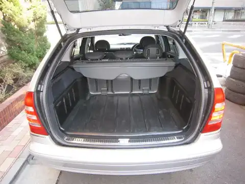 カタログ画像：Ｃクラスステーションワゴン （C-CLASS STATIONWAGON） Ｃ２００コンプレッサー ステーションワゴン 2001年6月 GF-203245 2000cc ブリリアントシルバー 燃費8.5km / l 内装