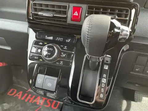 カタログ画像：タント （TANTO） カスタムＲＳ 2024年10月 5BA-LA660S 660cc ブラックマイカメタリック×シャイニングホワイトパールorシャイニングホワイトパール 燃費19.6km / l 内装