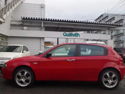 カタログ画像：アルファ１４７ （ALFA 147） ブラックライン ２．０ ツインスパーク セレスピード 2006年6月 GH-937AB 2000cc アルファレッド（ソリッドカラー） 燃費9.5km / l 外装