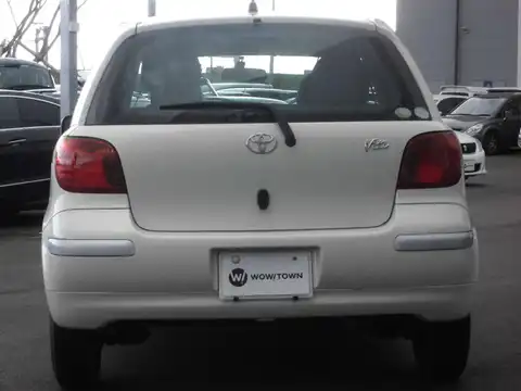 カタログ画像：ヴィッツ （VITZ） Ｕ Ｌパッケージ・ＮＥＯエディション 2004年5月 CBA-SCP13 1300cc ホワイトパールマイカ 燃費23.0km / l バック