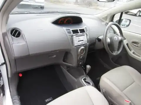 カタログ画像：ヴィッツ （VITZ） アイル 2008年9月 DBA-NCP91 1500cc ホワイトパールクリスタルシャイン 燃費18.6km / l 内装