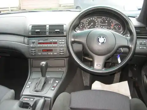 カタログ画像：３シリーズ （3 SERIES） ３２０ｉ Ｍスポーツ 2001年10月 GH-AV22 2200cc ブラック・サファイア（メタリック・カラー） 燃費9.8km / l 内装