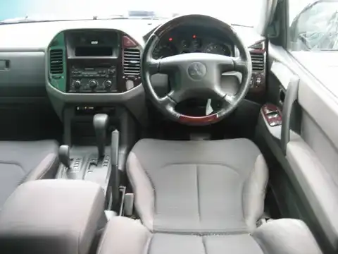 カタログ画像：パジェロ （PAJERO） ショート ＺＲ 2004年4月 LA-V63W 3000cc グリーンマイカ／ミディアムグレーマイカ 内装