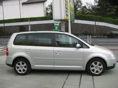 カタログ画像：ゴルフトゥーラン （GOLF TOURAN） Ｅ 2007年1月 GH-1TBLP 1600cc リフレックスシルバーメタリック 燃費12.2km / l 外装