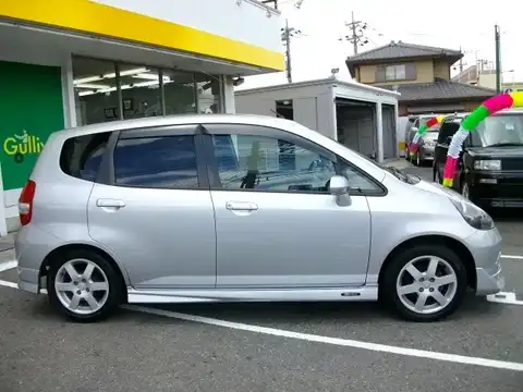 カタログ画像：フィット （FIT） Ｗ 2002年11月 LA-GD2 1300cc サテンシルバーメタリック 燃費20.0km / l 外装