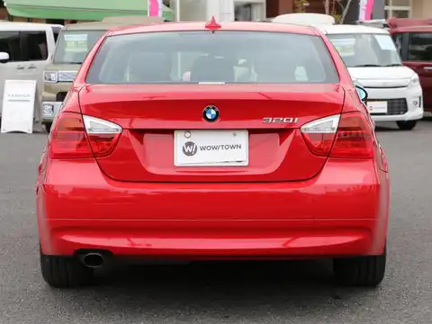 カタログ画像：３シリーズ （3 SERIES） ３２０ｉ 2008年10月 ABA-VA20 2000cc クリムゾン・レッド（ソリッド・カラー） 燃費12.8km / l バック