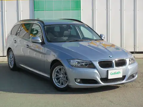 カタログ画像：３シリーズ （3 SERIES） ３２０ｉツーリング 2010年5月 LBA-US20 2000cc ブルー・ウォーター（メタリック・カラー） 燃費13.0km / l メイン（その他）