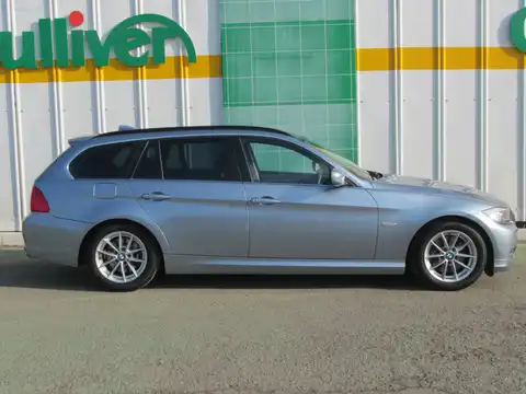 カタログ画像：３シリーズ （3 SERIES） ３２０ｉツーリング 2010年5月 LBA-US20 2000cc ブルー・ウォーター（メタリック・カラー） 燃費13.0km / l 外装