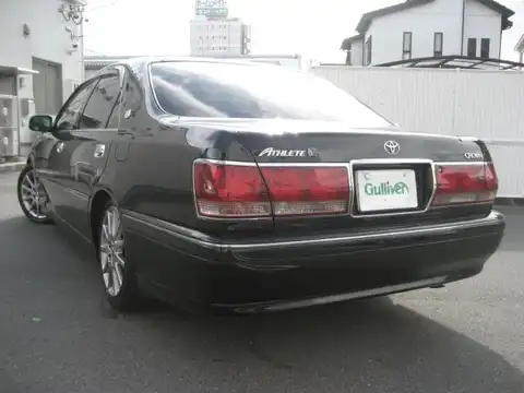 カタログ画像：クラウン （CROWN） アスリートＶプレミアム 2002年8月 GH-JZS171 2500cc ブラック 燃費9.2km / l バック