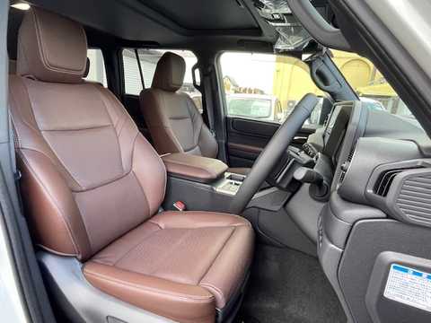 カタログ画像：ランドクルーザー２５０ （LAND CRUISER 250） ＺＸ 2024年4月 3DA-GDJ250W 2800cc プラチナホワイトパールマイカ 燃費11.0km / l フロント