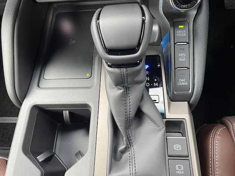 カタログ画像：ランドクルーザー２５０ （LAND CRUISER 250） ＺＸ 2024年4月 3DA-GDJ250W 2800cc プラチナホワイトパールマイカ 燃費11.0km / l 内装