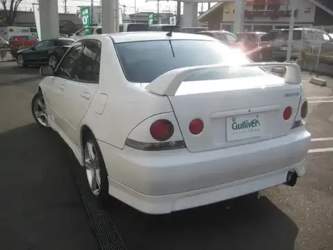 カタログ画像：アルテッツァ （ALTEZZA） ＲＳ２００ 1998年10月 GF-SXE10 2000cc スーパーホワイトII 燃費11.0km / l バック