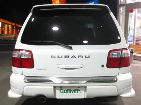 カタログ画像：フォレスター （FORESTER） Ｔ／２５ 2000年1月 GF-SF9 2500cc ピュアホワイト 燃費11.0km / l バック