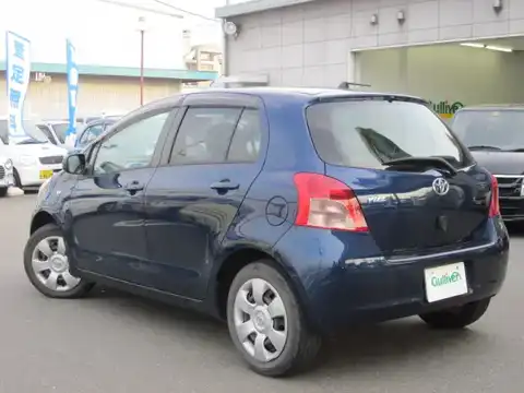 カタログ画像：ヴィッツ （VITZ） Ｕ 2005年12月 DBA-SCP90 1300cc ダークブルーマイカメタリック 燃費19.6km / l バック