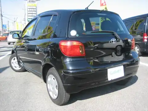 カタログ画像：ヴィッツ （VITZ） Ｆ Ｌパッケージ・スポーティエディション 2004年2月 CBA-SCP10 1000cc ブラックマイカ 燃費19.6km / l バック