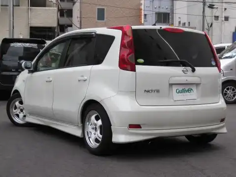 カタログ画像：ノート （NOTE） １５Ｓ Ｖパッケージ プラスナビ 2006年10月 DBA-E11 1500cc ホワイトパール（３Ｐ） 燃費18.2km / l バック