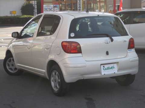 カタログ画像：ヴィッツ （VITZ） Ｕ 2003年8月 UA-SCP13 1300cc ホワイト 燃費23.5km / l バック