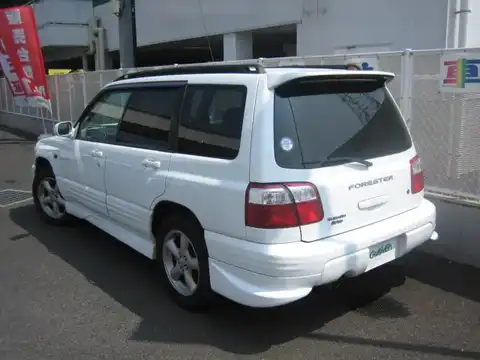 カタログ画像：フォレスター （FORESTER） Ｓ／ｔｂ 2000年12月 GF-SF5 2000cc ピュアホワイト 燃費10.6km / l バック