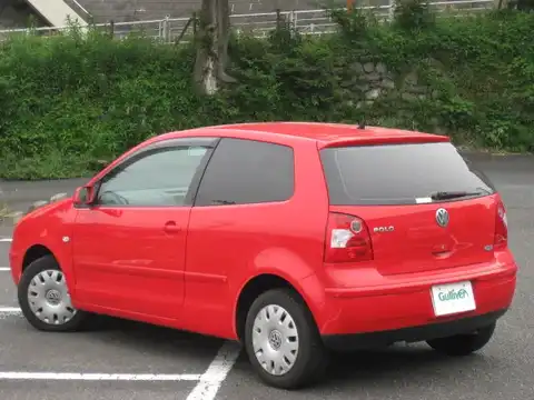 カタログ画像：ポロ （POLO） ２ドア 2003年6月 GH-9NBBY 1400cc フラッシュレッド 燃費13.4km / l バック