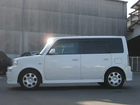 カタログ画像：ｂＢ （bB） Ｓ Ｗバージョン 2003年4月 UA-NCP30 1300cc ホワイト 燃費16.4km / l 外装