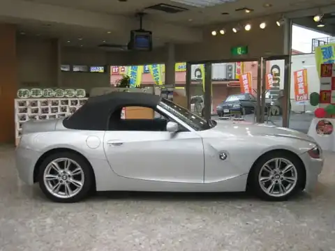 カタログ画像：Ｚ４ （Z4） ２．５ｉ 2003年10月 GH-BT25 2500cc チタンシルバー（メタリックカラー） 燃費9.5km / l 外装