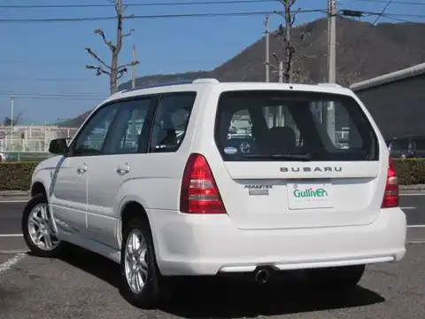 カタログ画像：フォレスター （FORESTER） クロススポーツ２．０Ｔ 2004年2月 TA-SG5 2000cc ピュアホワイト 燃費12.2km / l バック