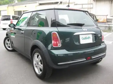 カタログ画像：ＭＩＮＩ （MINI） ワン 2004年9月 GH-RA16 1600cc ブリティッシュ・レーシング・グリーンメタリック 燃費14.0km / l バック