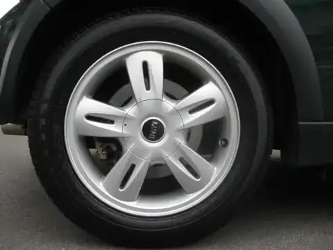カタログ画像：ＭＩＮＩ （MINI） ワン 2004年9月 GH-RA16 1600cc ブリティッシュ・レーシング・グリーンメタリック 燃費14.0km / l タイヤ
