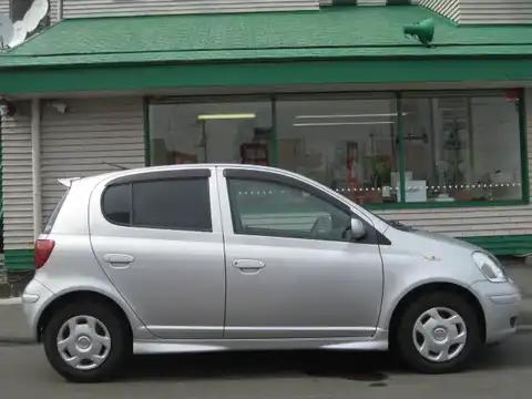 カタログ画像：ヴィッツ （VITZ） Ｕ Ｌパッケージ ナビスペシャル 2002年12月 UA-SCP13 1300cc シルバーマイカメタリック 燃費23.5km / l 外装