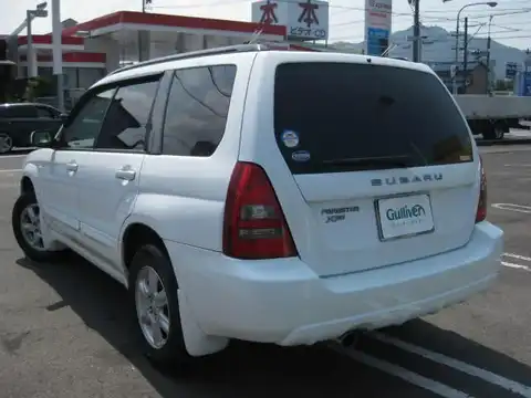 カタログ画像：フォレスター （FORESTER） Ｘ２０ 2004年4月 TA-SG5 2000cc ピュアホワイト 燃費13.6km / l バック